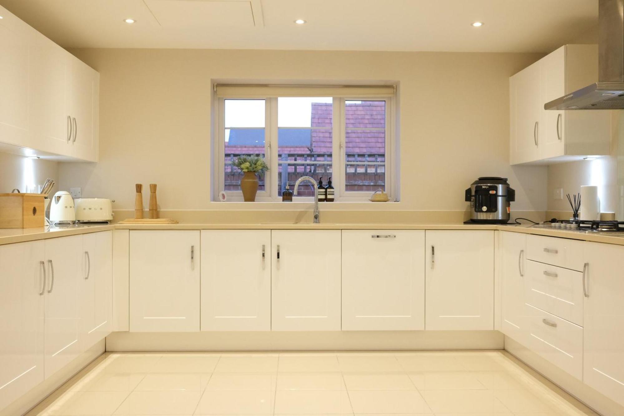 Luxury 6-Bedroom House 5 Minutes From Bicester Village Shopping Outlet Chesterton  Exterior photo